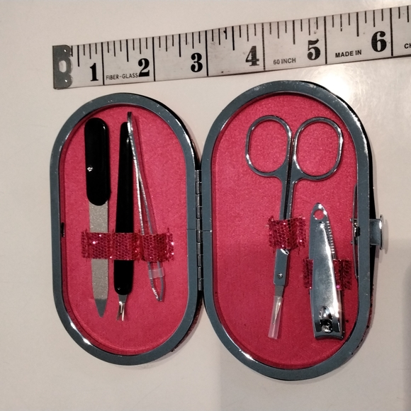 Travel manicure set in pink sequin case - Picture 8 of 8
